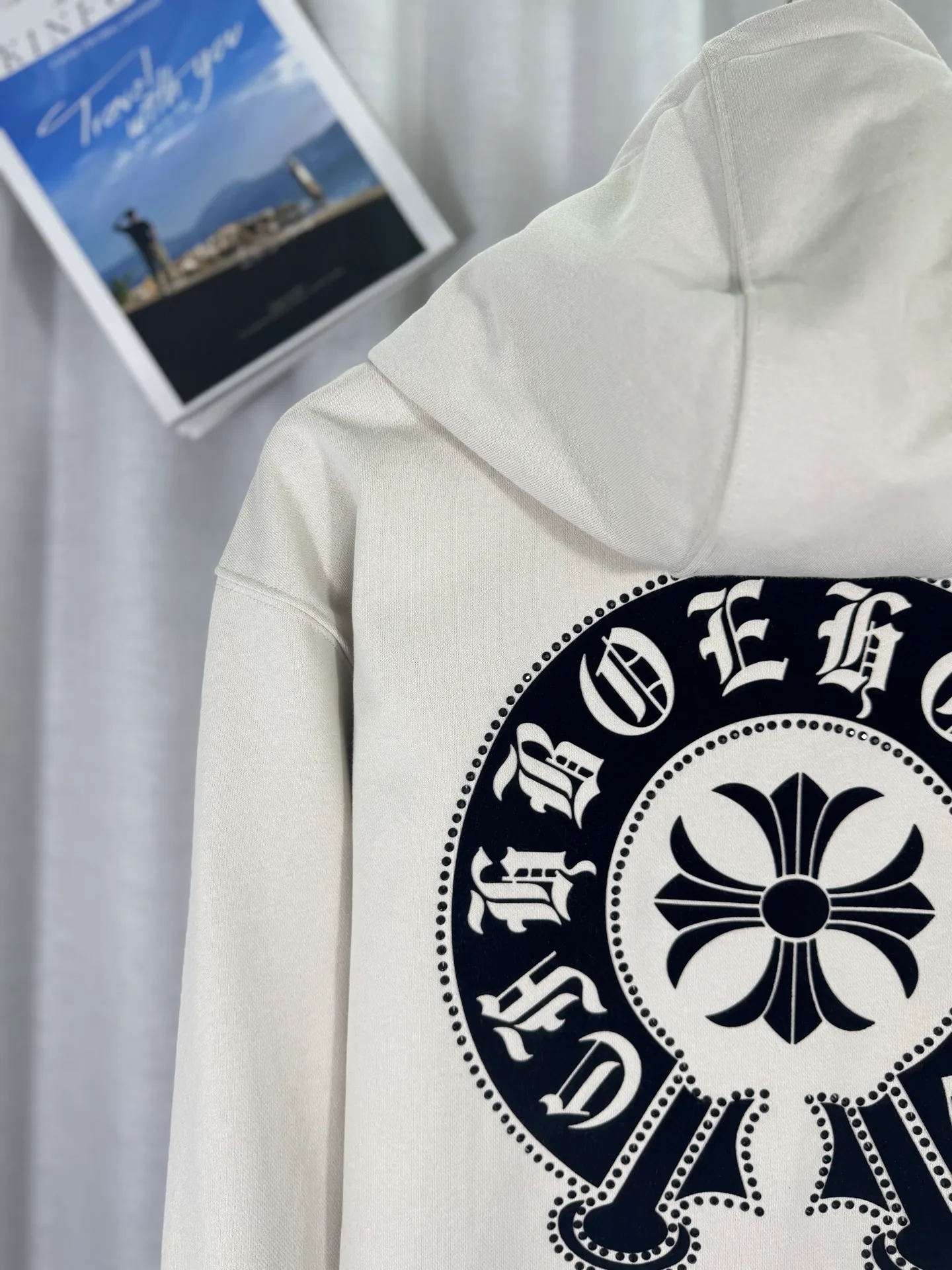 P340 top version, real shot without P, ​​different from market currency) 𝗖𝗵𝗿𝗼𝗺𝗲 𝗛𝗲𝗮𝗿𝘁𝘀/Cro Heart 2025 washed and burned flower patch embroidered autumn and winter new original single counter American hollow patch 3D couple casual cardigan sweatshirt 👑The highest version! Customized fabric 480g tripe terry fabric! American acid-washed and distressed original fabric, laser burning + patch embroidery, exquisite embroidery of letters! The best-selling model in the counter, very comfortable to wear. Accessories: original molded and authenticated collar label➕100% silk wash label. Genuine purchase-grade original hangtag➕matching hanging rope➕3D hanging beads➕original packaging bag. Craftsmanship: The original version has consistent wiring! The highest version of the armhole matching technique! Color: Black Apricot Size: S M L XL Style Number: 25-356